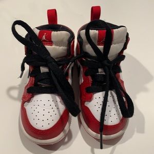 Toddler size 7 Jordan 1’s.